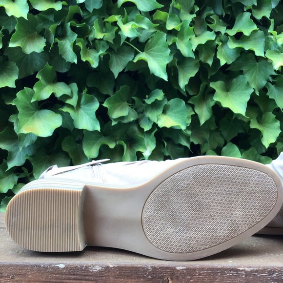 New Sugar Riggle Back Bow Bootie - Picture 3 of 6